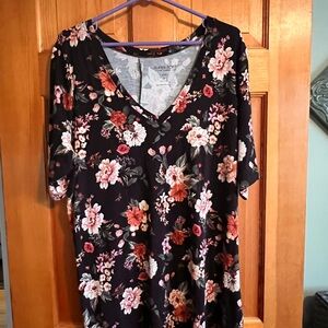 Torrid Black Floral Short Sleeve Top